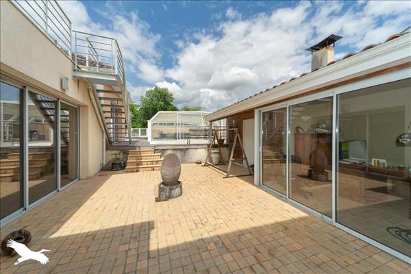 Maison à vendre |  Laruscade |  6 pièces | 270 m²