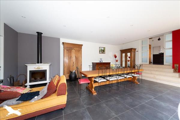 Maison à vendre |  Laruscade |  6 pièces | 270 m²