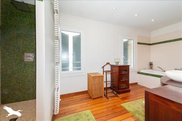 Maison à vendre |  Laruscade |  6 pièces | 270 m²