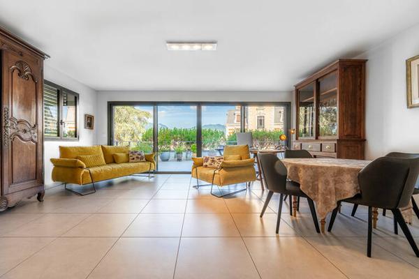 Appartement T3 avec grande terrasse et vue dégagée à Aix-les-Bains