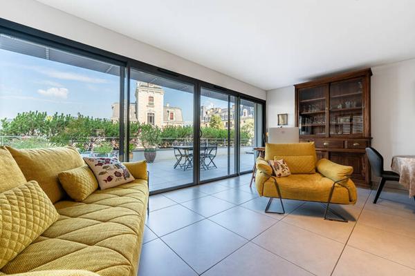 Appartement T3 avec grande terrasse et vue dégagée à Aix-les-Bains