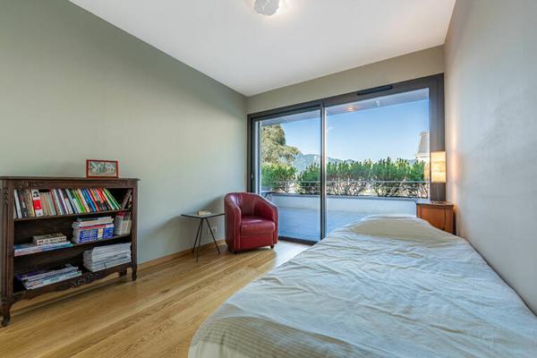 Appartement T3 avec grande terrasse et vue dégagée à Aix-les-Bains