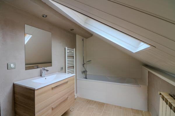 OFF MARKET, Maison Nevers 82m2, 2 chambres, proche gare sncf, 2h30 PARIS, proche commerces et écoles, NEVERS, cave