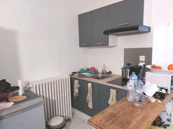 STUDIO DANS IMMEUBLE EN PIERRE