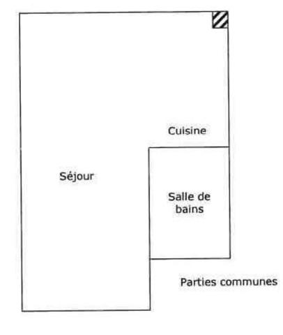 STUDIO DANS IMMEUBLE EN PIERRE