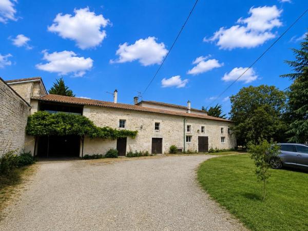 Maison à Beauvoir-sur-Niort, 79360 - 10 pièces 450m²