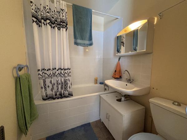 Studio
                                                                                                                                                                                                                                                                                                                        1 pièce(s)                                                                                                                                                                                                                                                                                                                              28.15  m²
