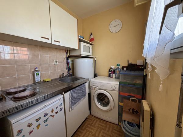 Studio
                                                                                                                                                                                                                                                                                                                        1 pièce(s)                                                                                                                                                                                                                                                                                                                              28.15  m²