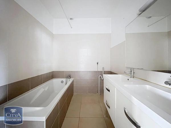 Appartement à louer 3 pièces 76.12m² Saint-Priest (69800)