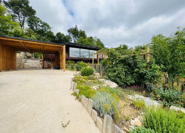 Maison à vendre    5 pièces • 198 m2 Malemort-du-Comtat