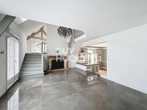 MAISON À VENDRE DE 7 PIÈCES DE 180,00 M²