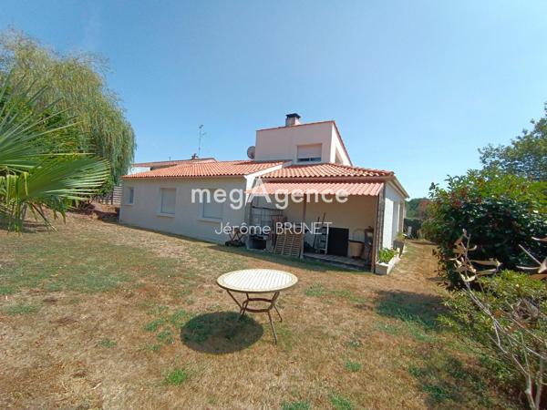 Maison à MOUTIERS-LES-MAUXFAITS, 85540 - 5 pièces 131m²