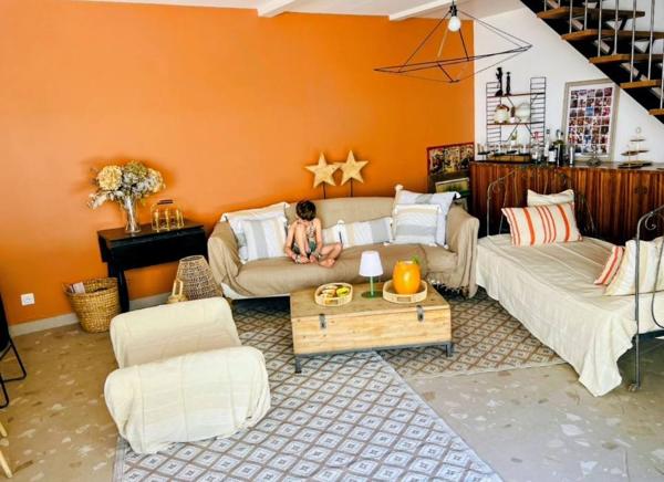 Exceptionnelle maison de ville sept pièces, cour et jardin, dépendances de trois pièces