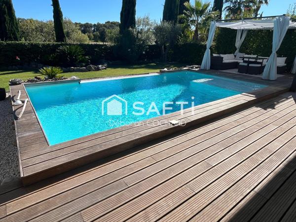Maison contemporaine de plain-pied avec piscine à débordement – Produit exceptionnel