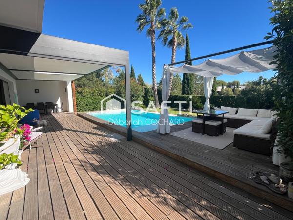 Maison contemporaine de plain-pied avec piscine à débordement – Produit exceptionnel