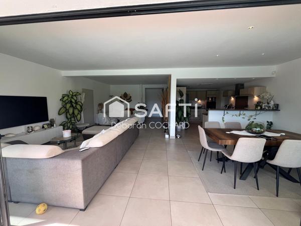 Maison contemporaine de plain-pied avec piscine à débordement – Produit exceptionnel