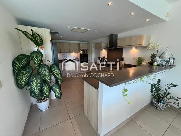 Maison contemporaine de plain-pied avec piscine à débordement – Produit exceptionnel