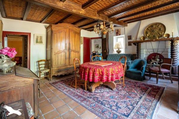 Maison 169 087 € Mirambeau 9 p 270 m² DPE F