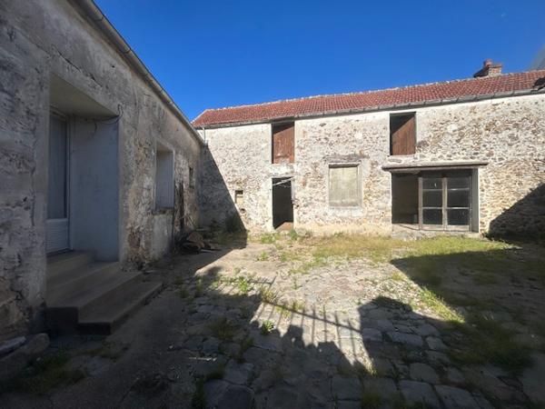 Marcoussis (91460) MARCOUSSIS - ENSEMBLE IMMOBILIER A RENOVER - 210 m2 utiles - GRANGE ET DEPENDANCES - Idéal investisseur