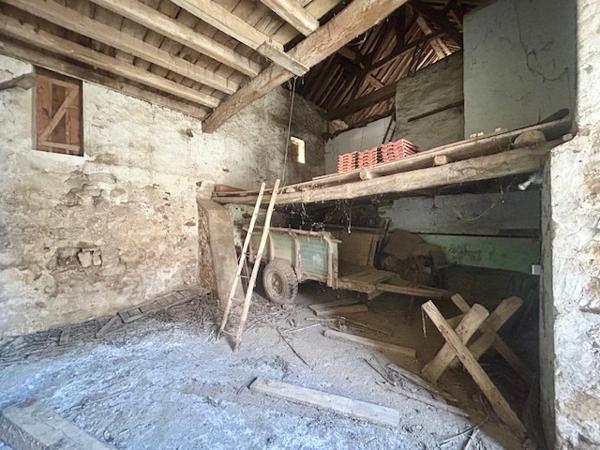 Marcoussis (91460) MARCOUSSIS - ENSEMBLE IMMOBILIER A RENOVER - 210 m2 utiles - GRANGE ET DEPENDANCES - Idéal investisseur