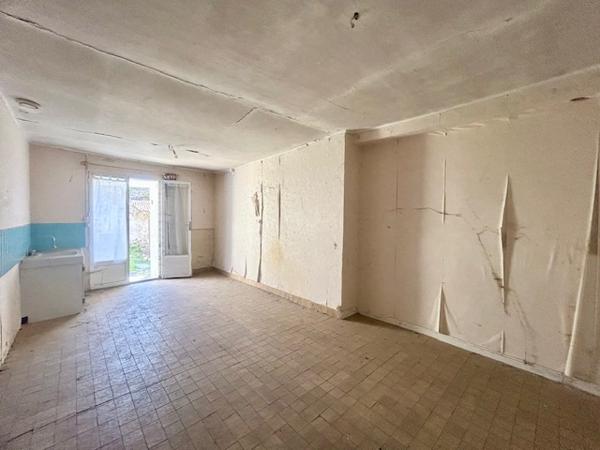 Marcoussis (91460) MARCOUSSIS - ENSEMBLE IMMOBILIER A RENOVER - 210 m2 utiles - GRANGE ET DEPENDANCES - Idéal investisseur
