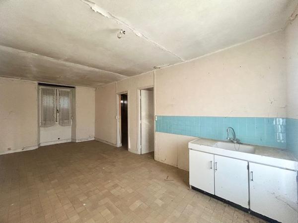 Marcoussis (91460) MARCOUSSIS - ENSEMBLE IMMOBILIER A RENOVER - 210 m2 utiles - GRANGE ET DEPENDANCES - Idéal investisseur