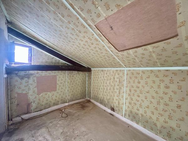 Marcoussis (91460) MARCOUSSIS - ENSEMBLE IMMOBILIER A RENOVER - 210 m2 utiles - GRANGE ET DEPENDANCES - Idéal investisseur