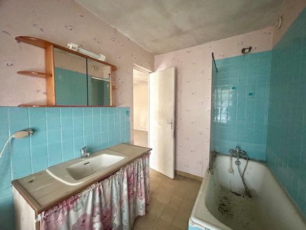 Marcoussis (91460) MARCOUSSIS - ENSEMBLE IMMOBILIER A RENOVER - 210 m2 utiles - GRANGE ET DEPENDANCES - Idéal investisseur