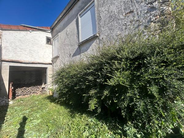 Marcoussis (91460) MARCOUSSIS - ENSEMBLE IMMOBILIER A RENOVER - 210 m2 utiles - GRANGE ET DEPENDANCES - Idéal investisseur