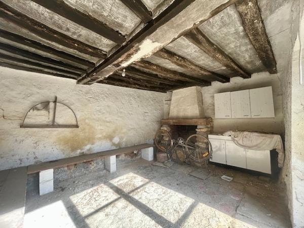 Marcoussis (91460) MARCOUSSIS - ENSEMBLE IMMOBILIER A RENOVER - 210 m2 utiles - GRANGE ET DEPENDANCES - Idéal investisseur