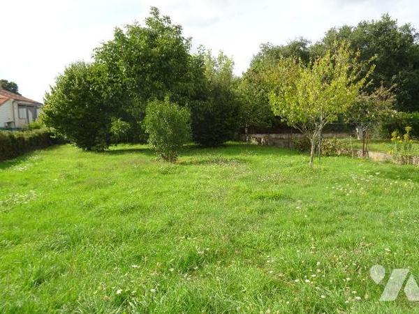 A Chauvigny, à proximité des services et commerces, maison d'habitation d'environ 108 m² offran...