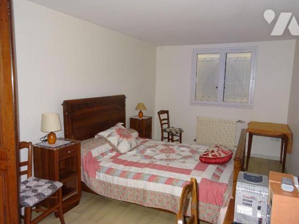 A Chauvigny, à proximité des services et commerces, maison d'habitation d'environ 108 m² offran...