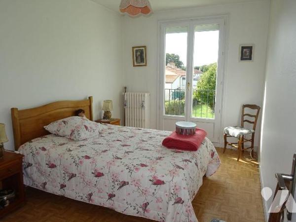 A Chauvigny, à proximité des services et commerces, maison d'habitation d'environ 108 m² offran...