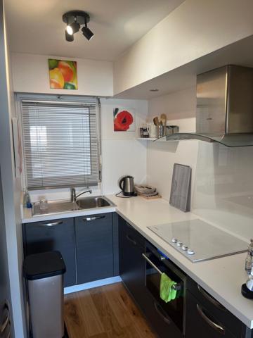 Arcachon boulevard de la plage - vue port et vue partielle mer - appartement de 68m2 avec 2 chambres, ascenseur, stationnement