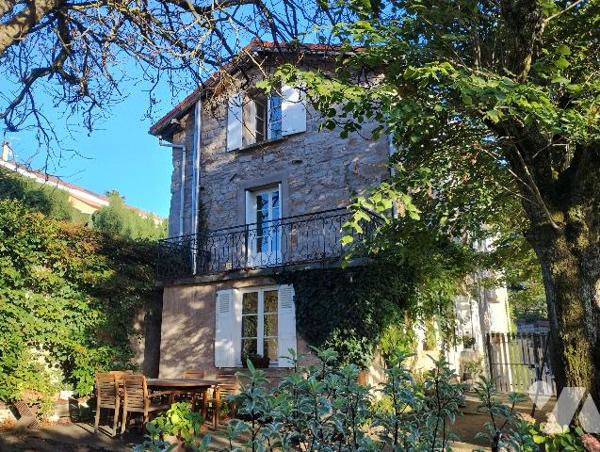 Belle propriété en pierre avec jardin coquet