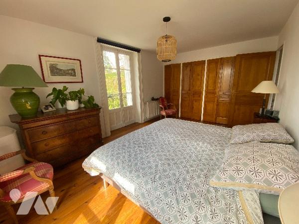 Belle propriété en pierre avec jardin coquet