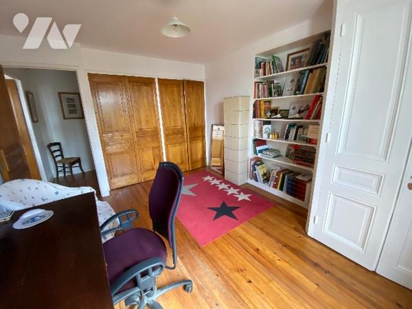 Belle propriété en pierre avec jardin coquet