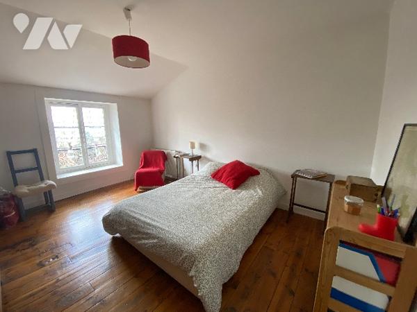 Belle propriété en pierre avec jardin coquet