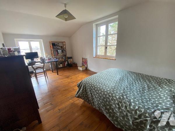 Belle propriété en pierre avec jardin coquet