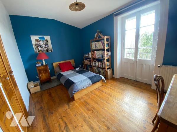 Belle propriété en pierre avec jardin coquet