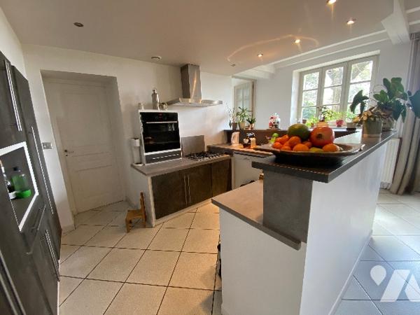 Belle propriété en pierre avec jardin coquet