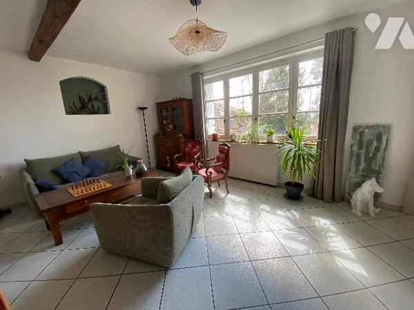 Belle propriété en pierre avec jardin coquet