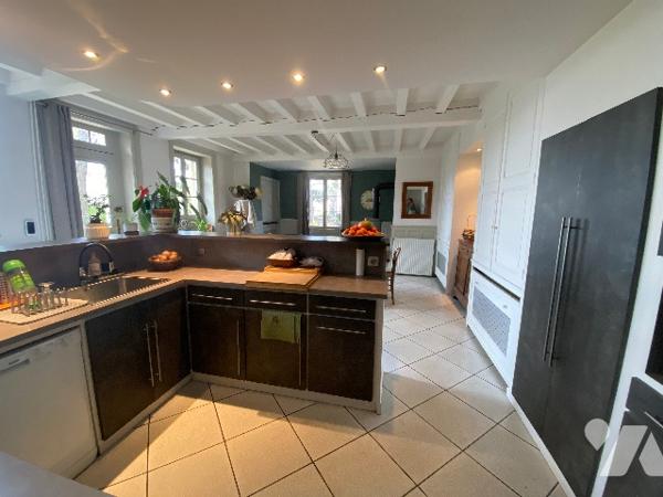 Belle propriété en pierre avec jardin coquet