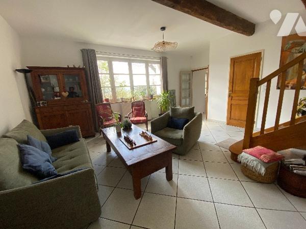 Belle propriété en pierre avec jardin coquet