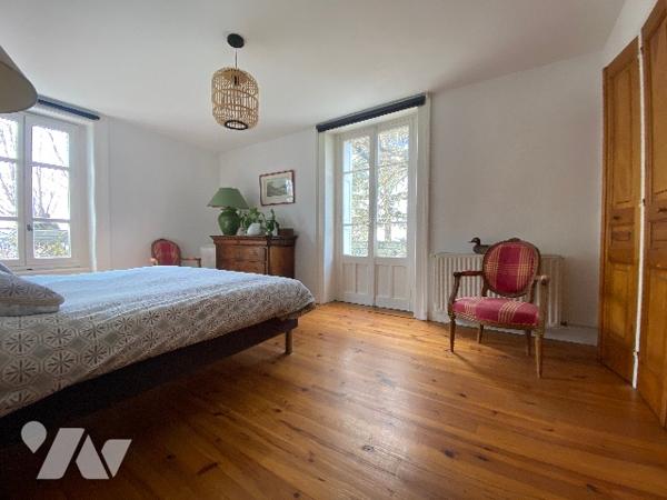 Belle propriété en pierre avec jardin coquet