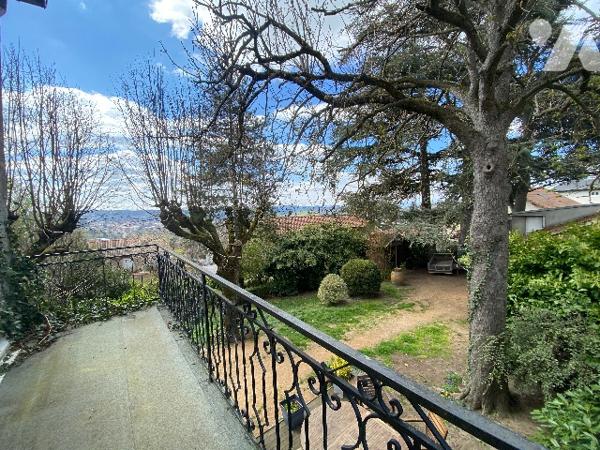Belle propriété en pierre avec jardin coquet