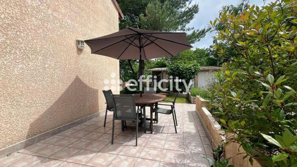 Maison
         5 pièces
        - 140 m² 370 000 € *