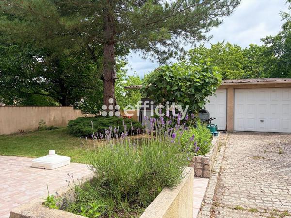 Maison
         5 pièces
        - 140 m² 370 000 € *