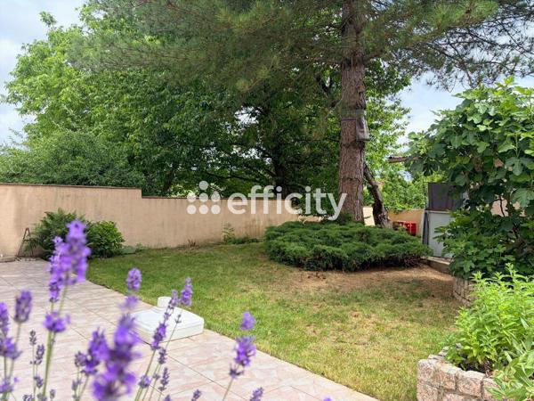 Maison
         5 pièces
        - 140 m² 370 000 € *