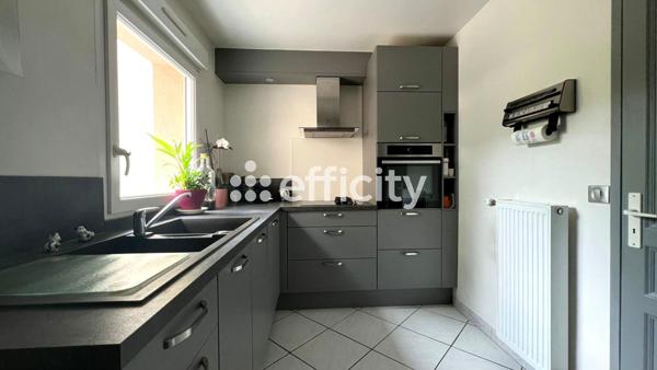 Maison
         5 pièces
        - 140 m² 370 000 € *